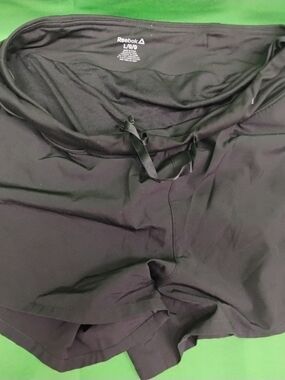 Reebok Black Athletic Shorts - Size Large